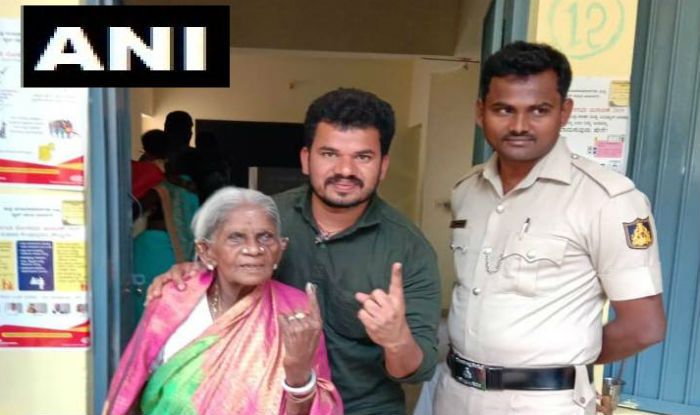 Karnataka Lok Sabha Election 2019: 107-year-old Padma Shri Awardee Saalumarada Thimmakka Casts Vote in Bangalore Rural